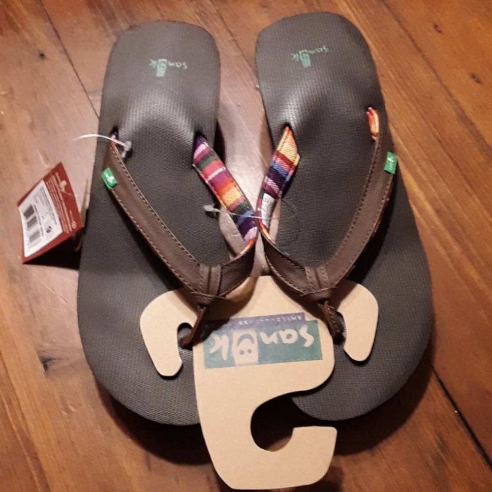 NWT Sanuk heeled sandals